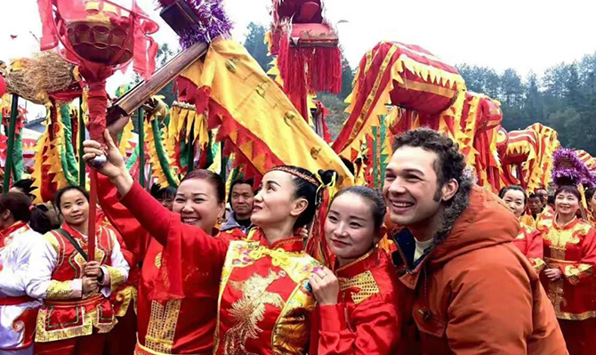 每一次挺起都是我們對新年的致敬——遠(yuǎn)景智庫新年獻(xiàn)詞